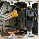 how to identify neutral wire in light switch box