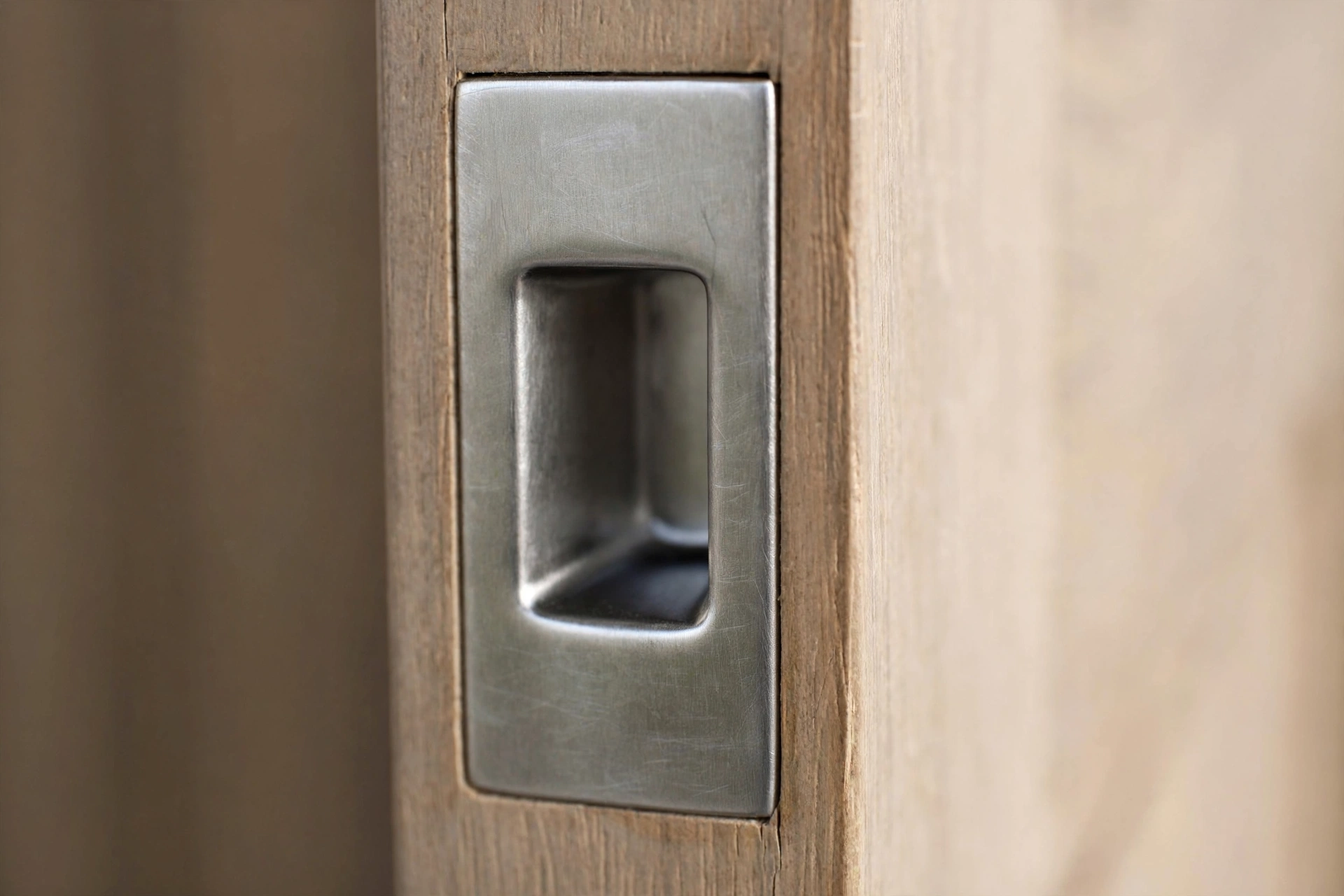 Flush edge pull on a pocket door edge